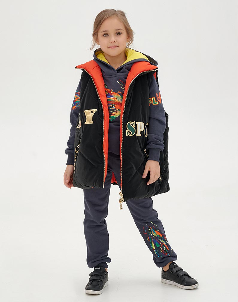 Vest with brightly coloured letters – 0081